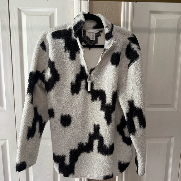 H&M Black and White Patterned Turtleneck Sweater - Picture 1 of 1